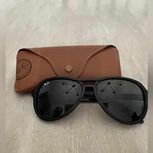 Ray-Ban Black Aviator Sunglasses with Brown Case